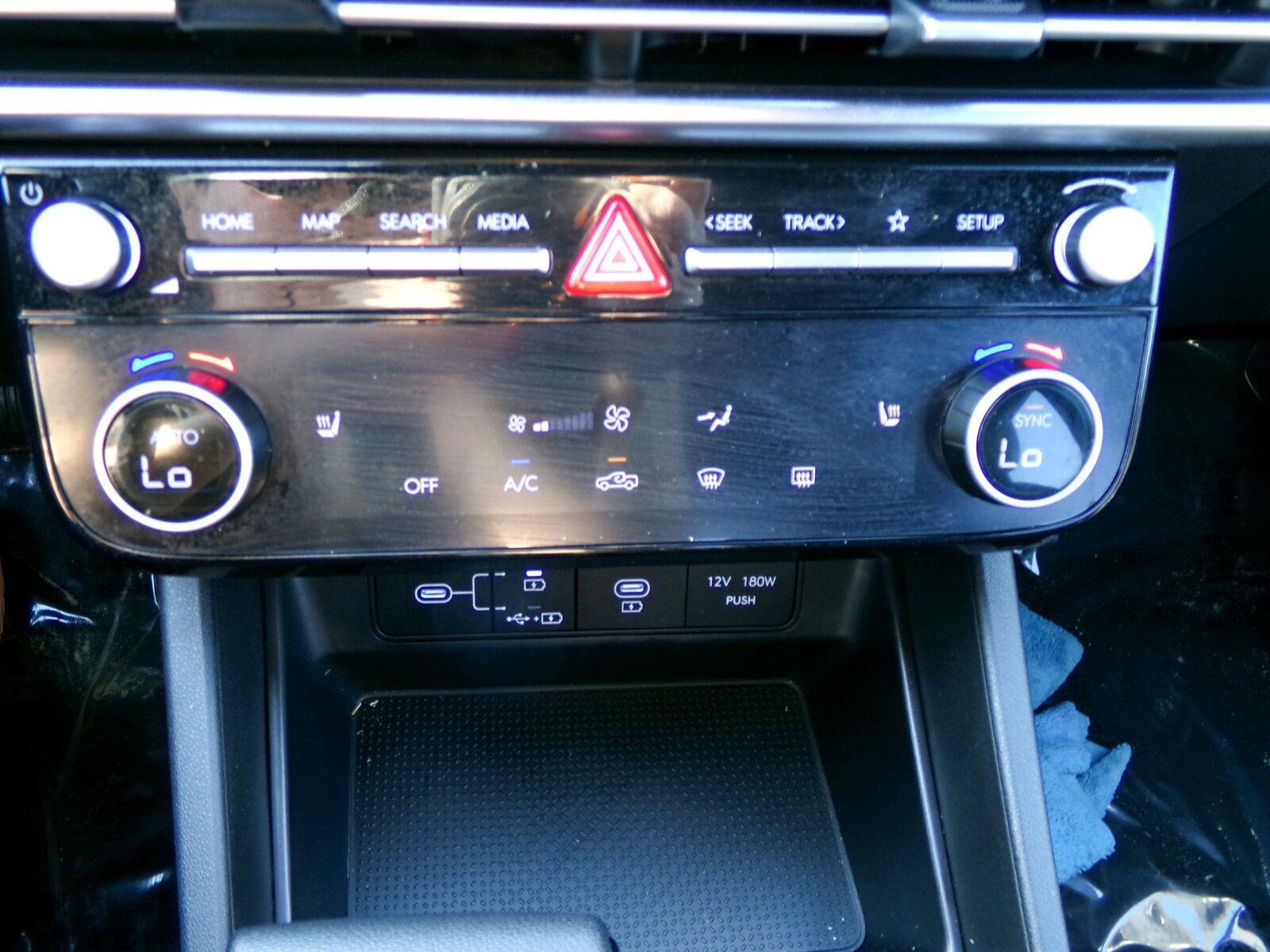 Used 2025 Hyundai Santa Cruz SEL FWD image 10