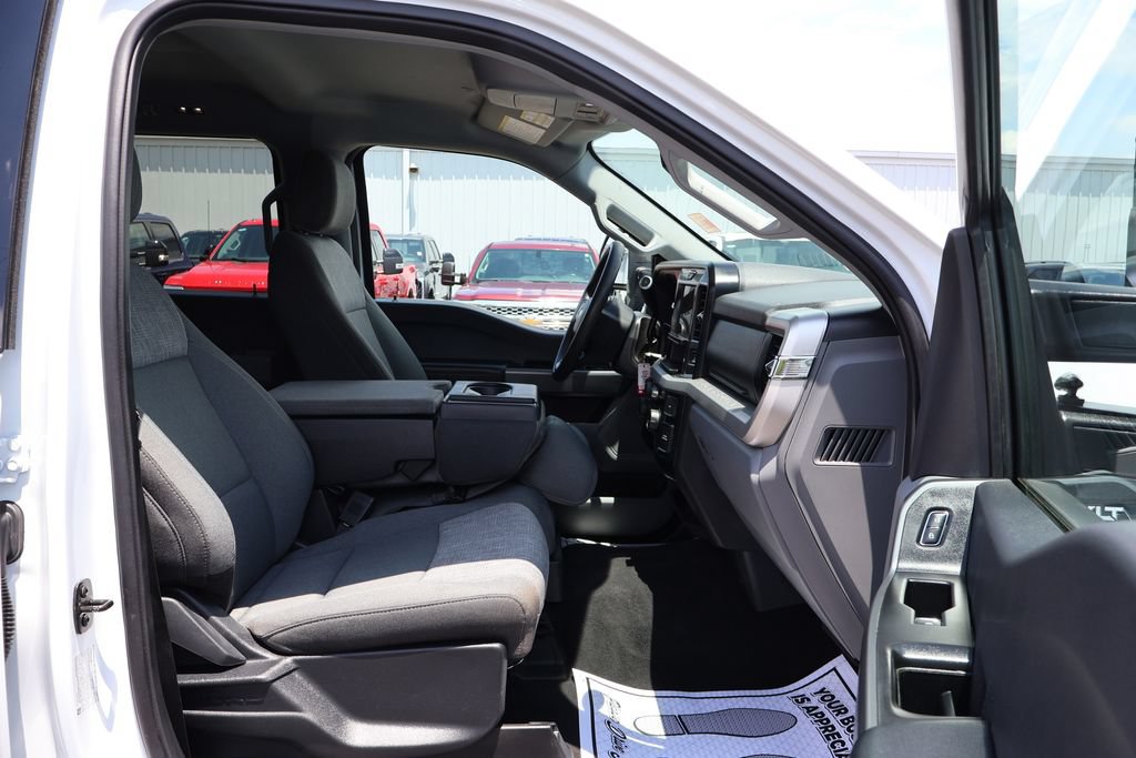 Used 2025 Ford F350 XLT AWD/4WD image 22