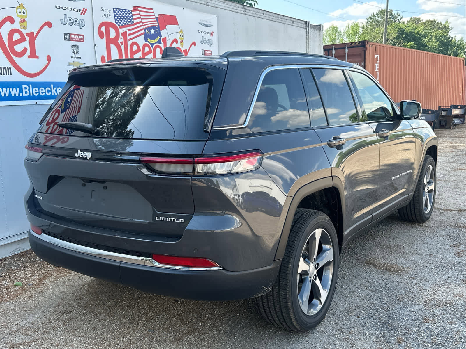 New 2025 Jeep Grand Cherokee Limited w/ Luxury Tech Group II image 3