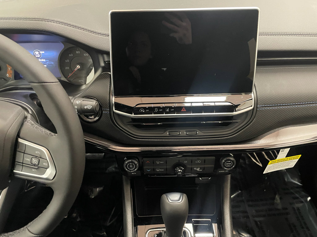 New 2026 Jeep Compass Latitude image 9