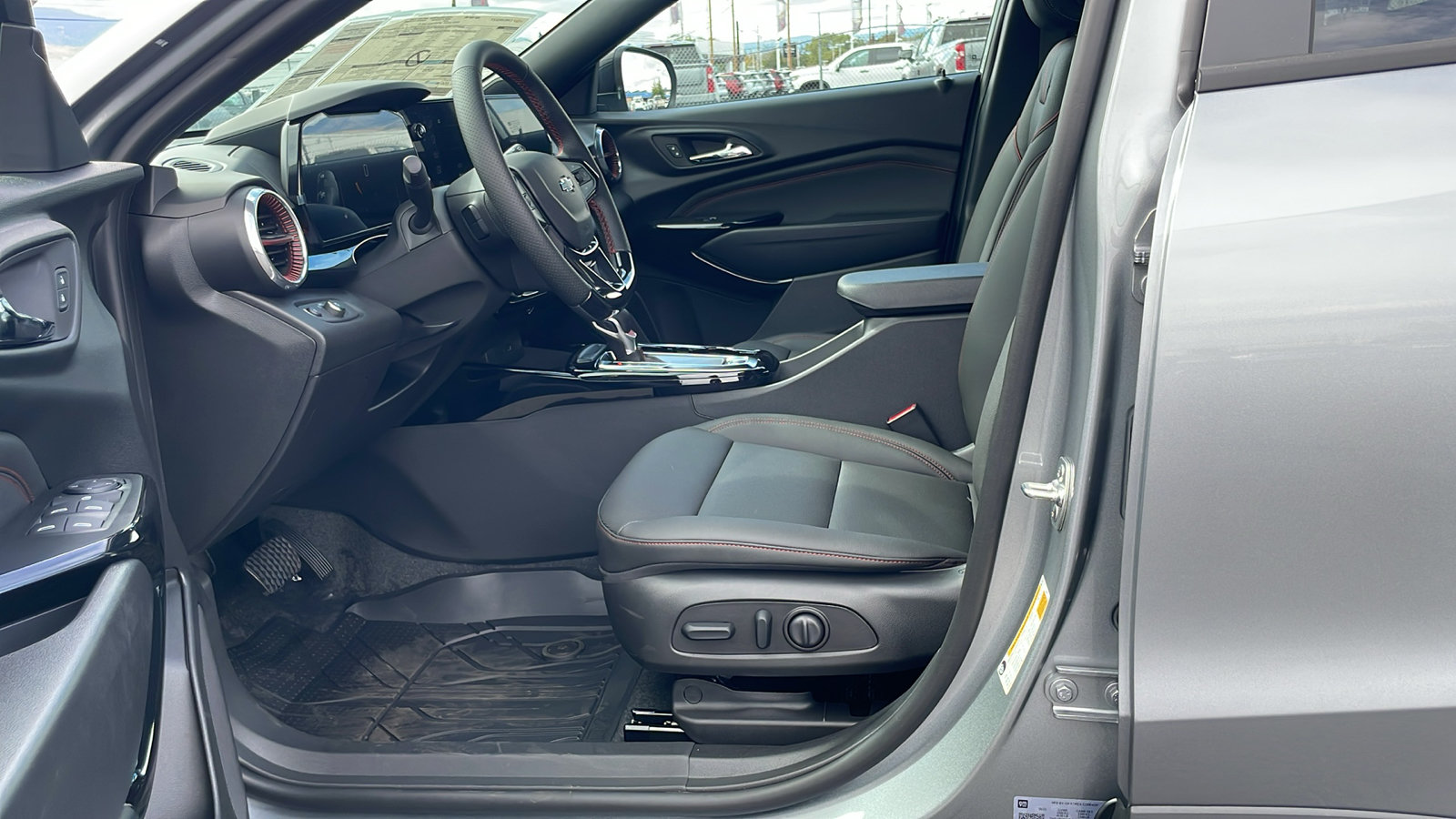 New 2026 Chevrolet Trax RS w/ Sunroof Package FWD image 29