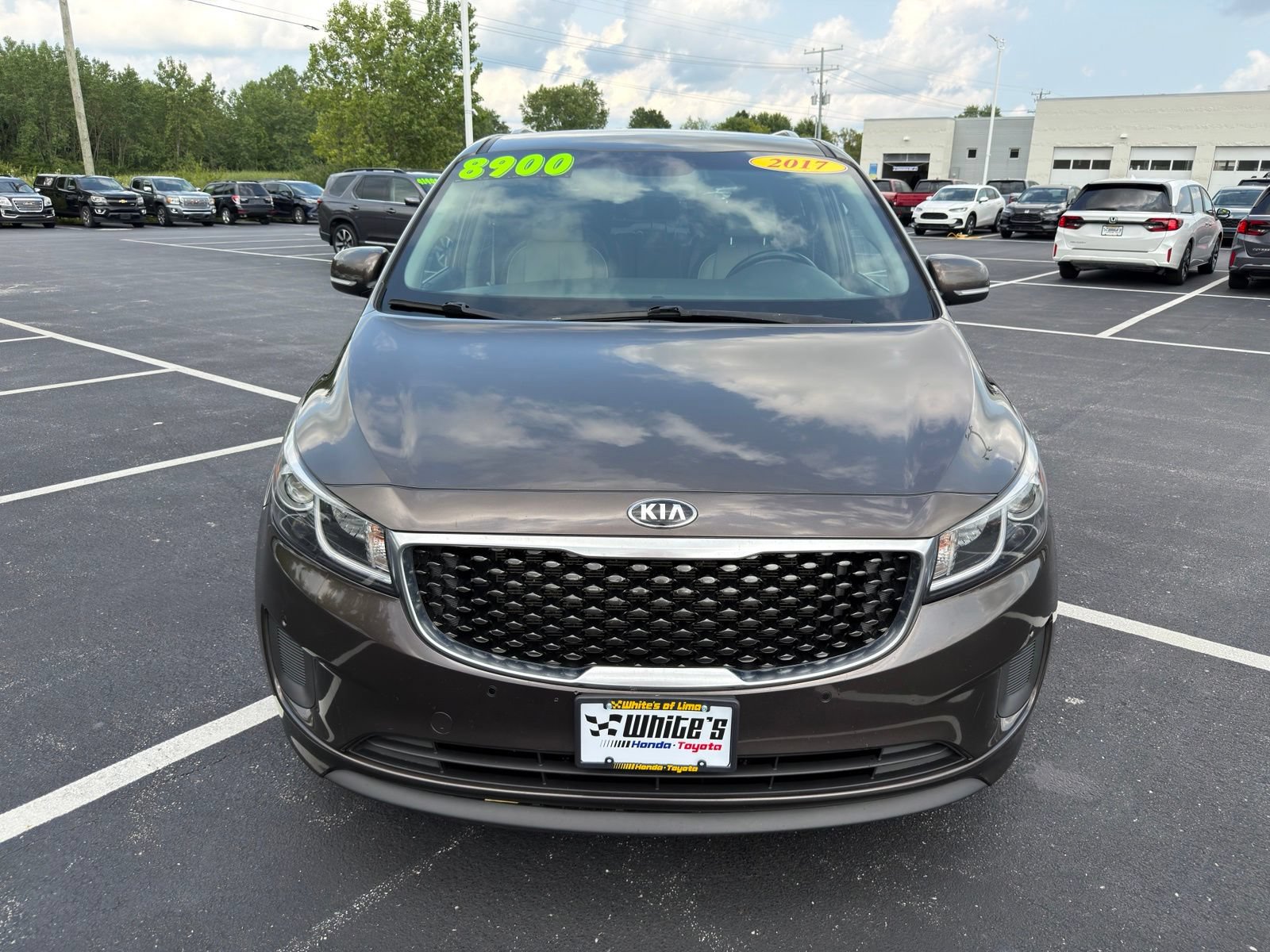 Used 2017 Kia Sedona LX w/ LX Essentials Premium Package FWD image 9