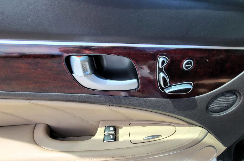 Used 2013 Hyundai Equus Signature image 15