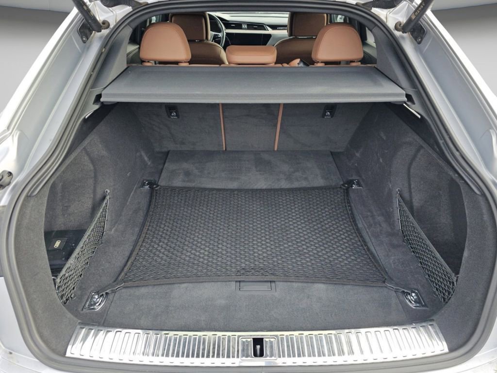 Used 2022 Audi e-tron Premium image 28
