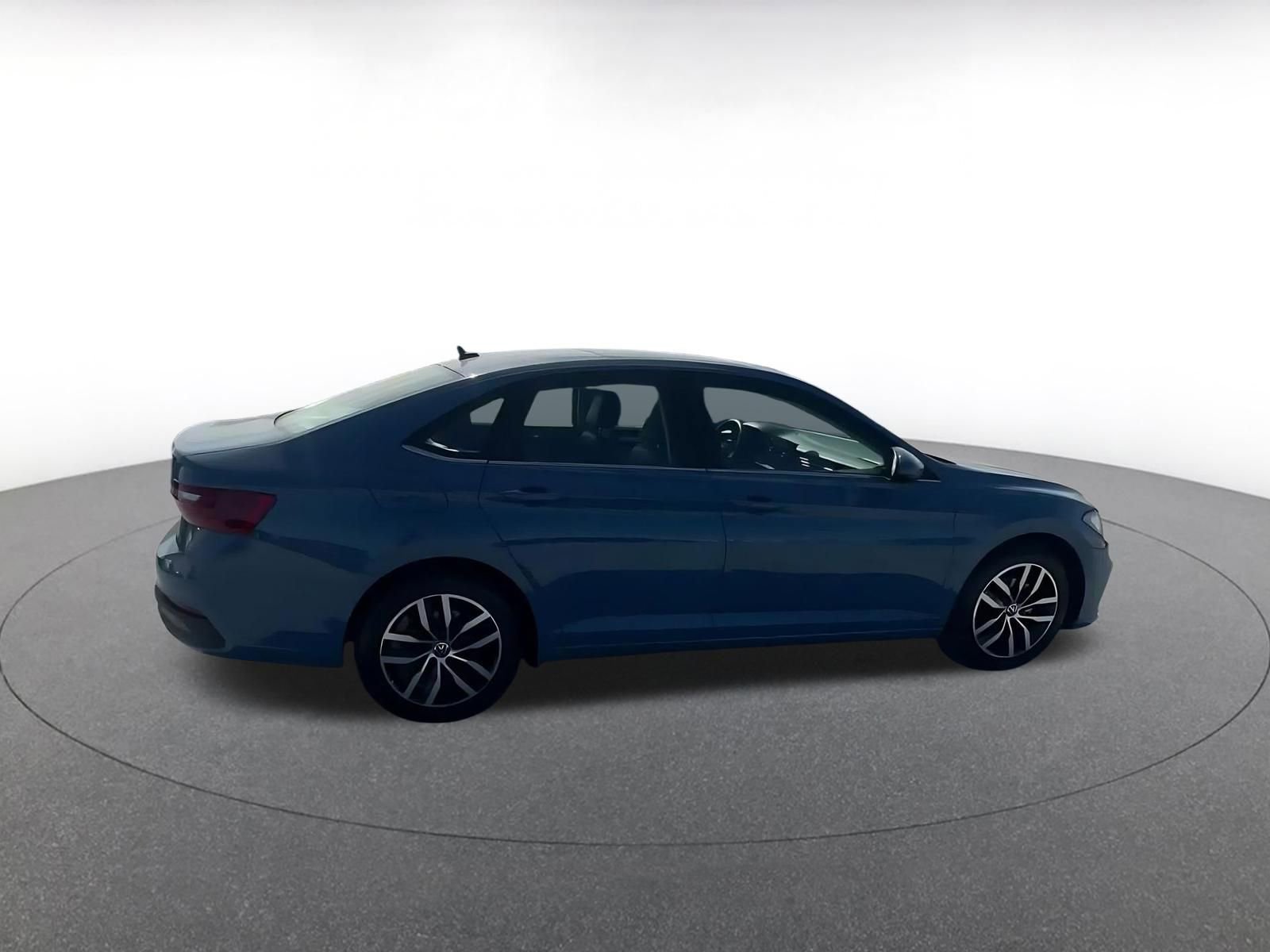 Used 2025 Volkswagen Jetta SE image 12