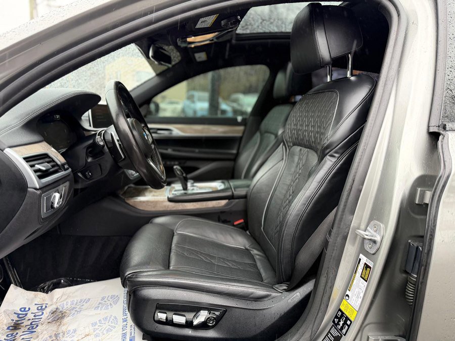 Used 2020 BMW 740i xDrive w/ M Sport Package image 14