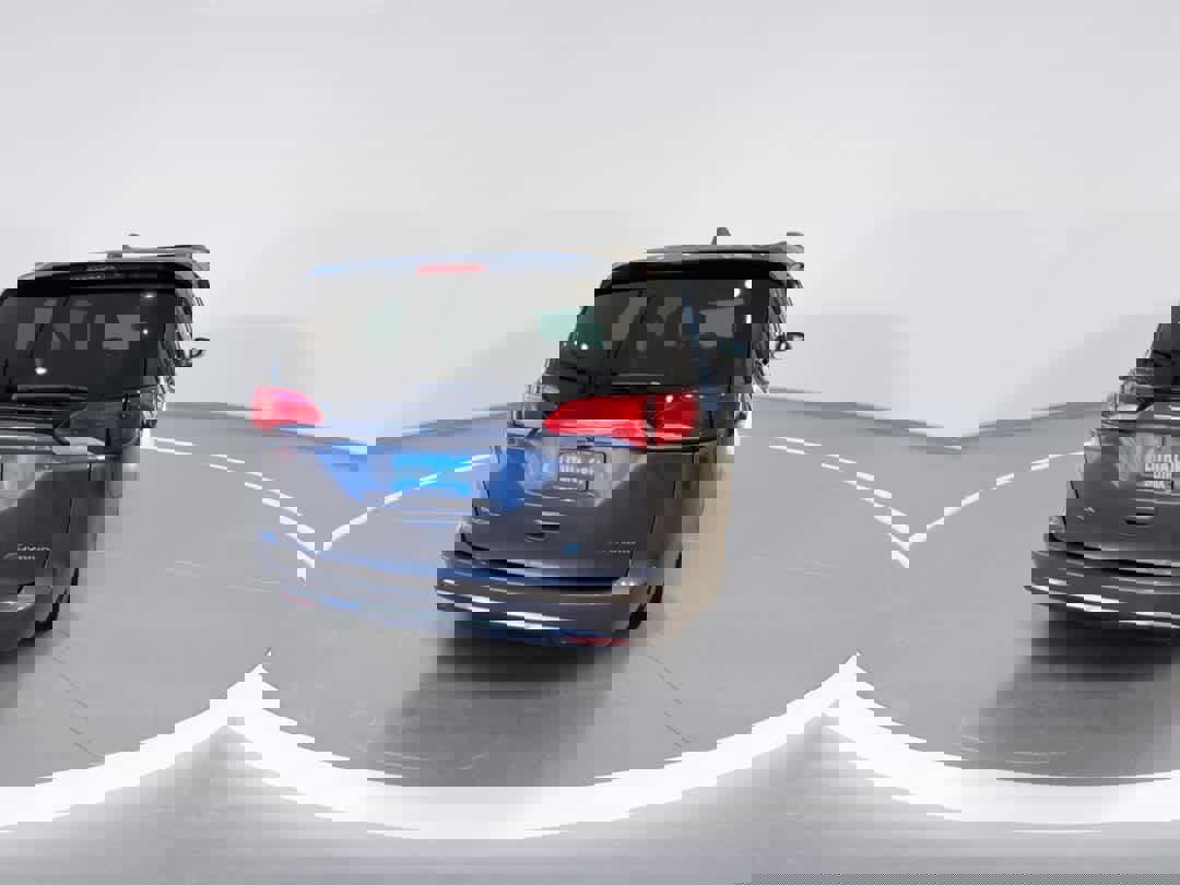 Used 2017 Chrysler Pacifica Premium image 7