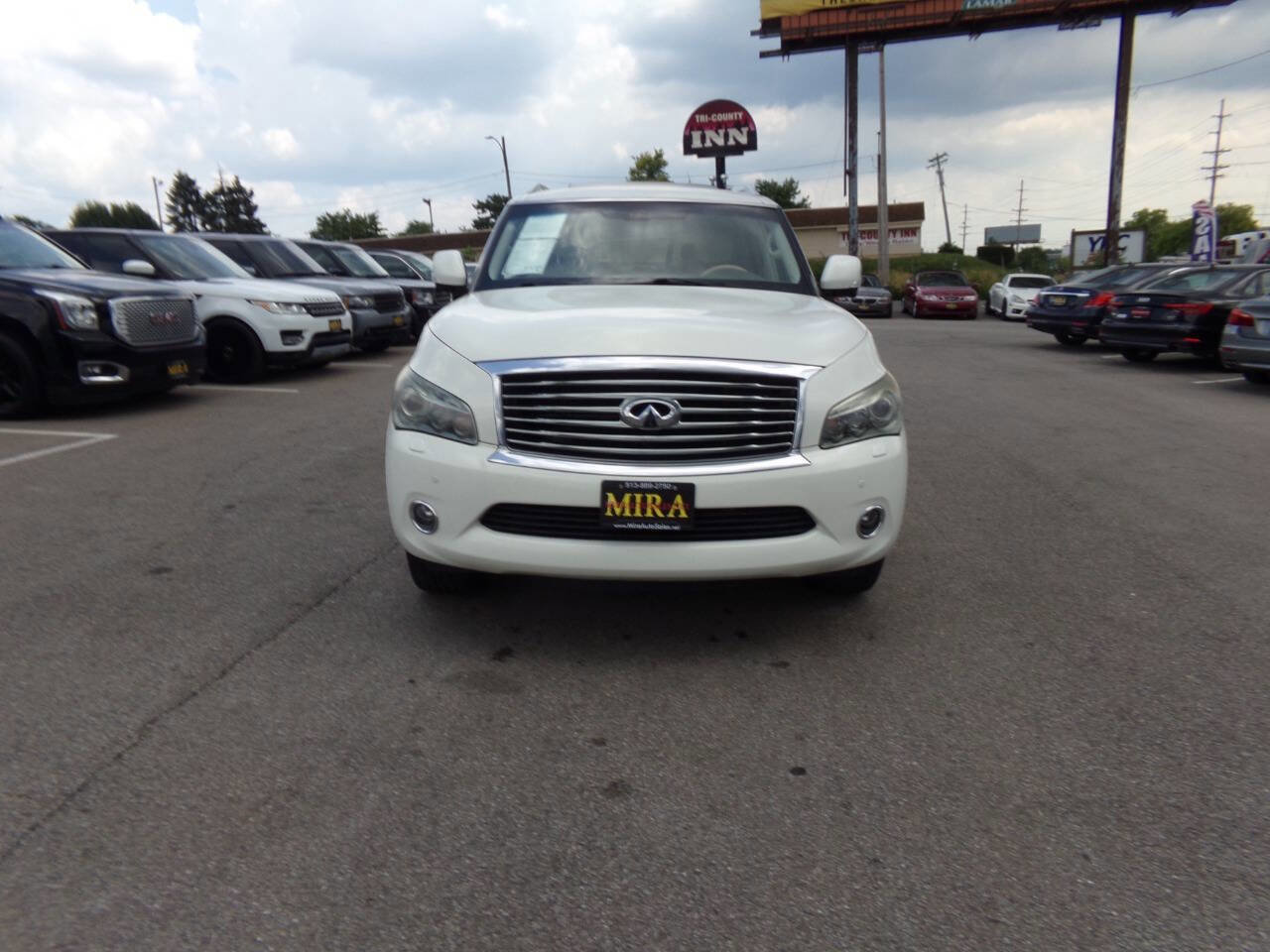 Used 2013 INFINITI QX56 4WD w/ Deluxe Touring Pkg image 4