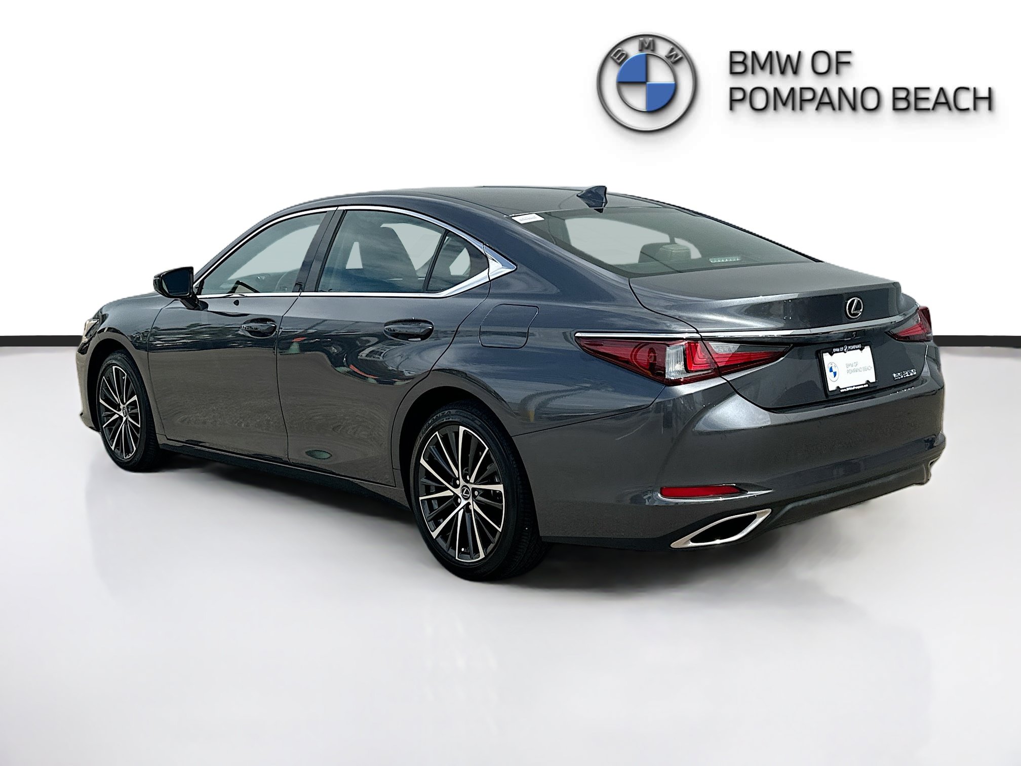 Used 2024 Lexus ES 350 w/ Premium Package FWD image 5
