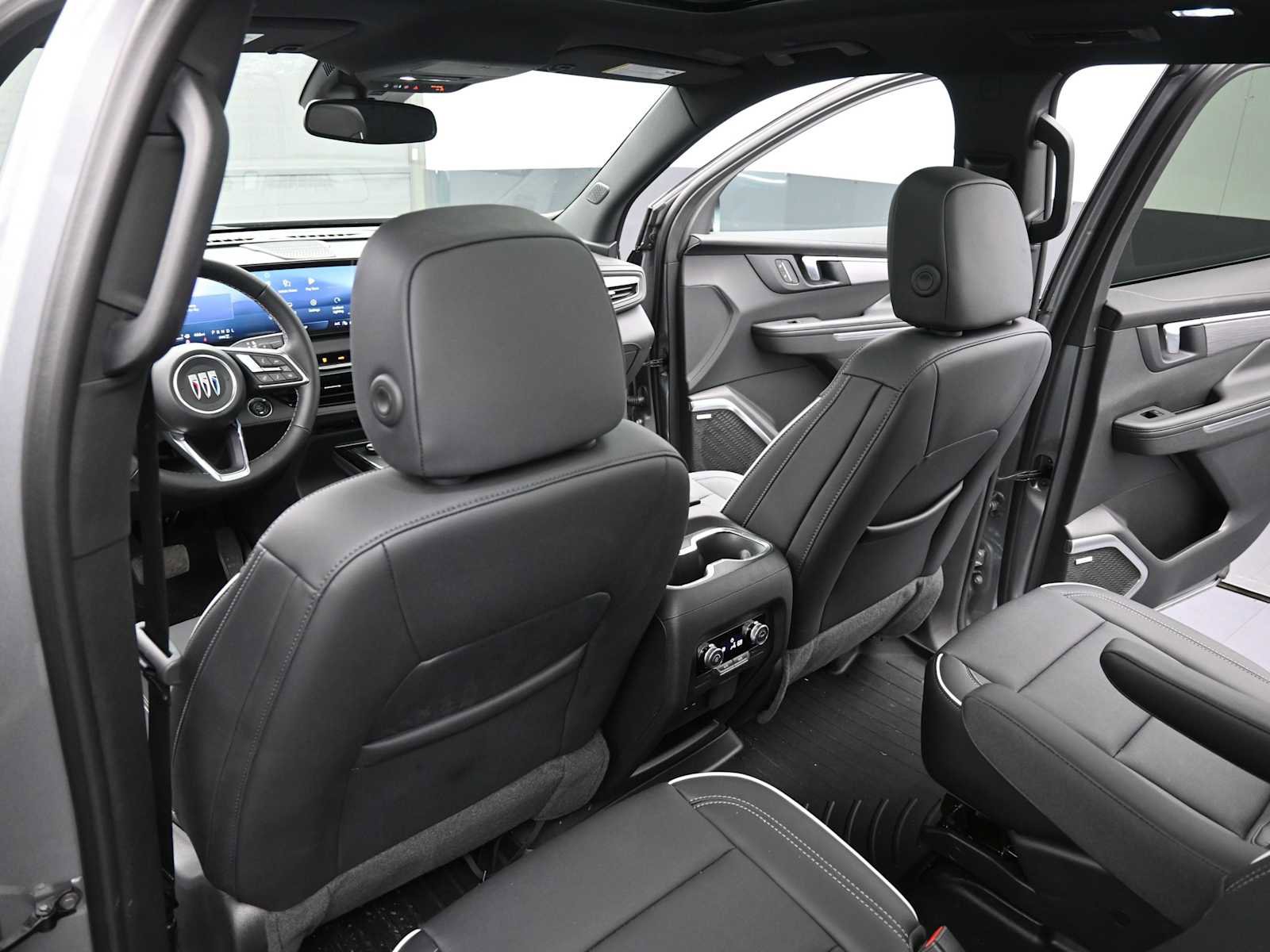 Used 2025 Buick Enclave Preferred w/ Power Package image 22