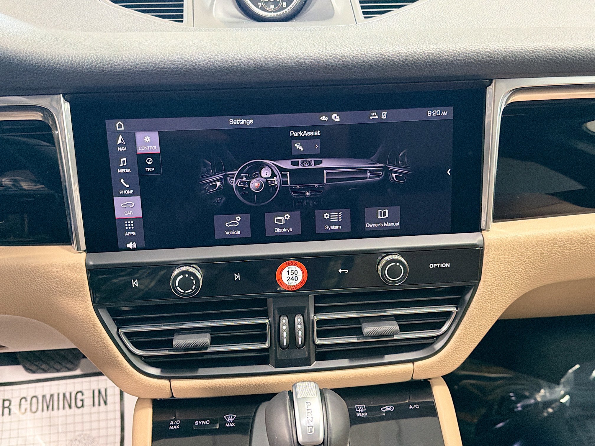 Certified 2025 Porsche Macan image 28