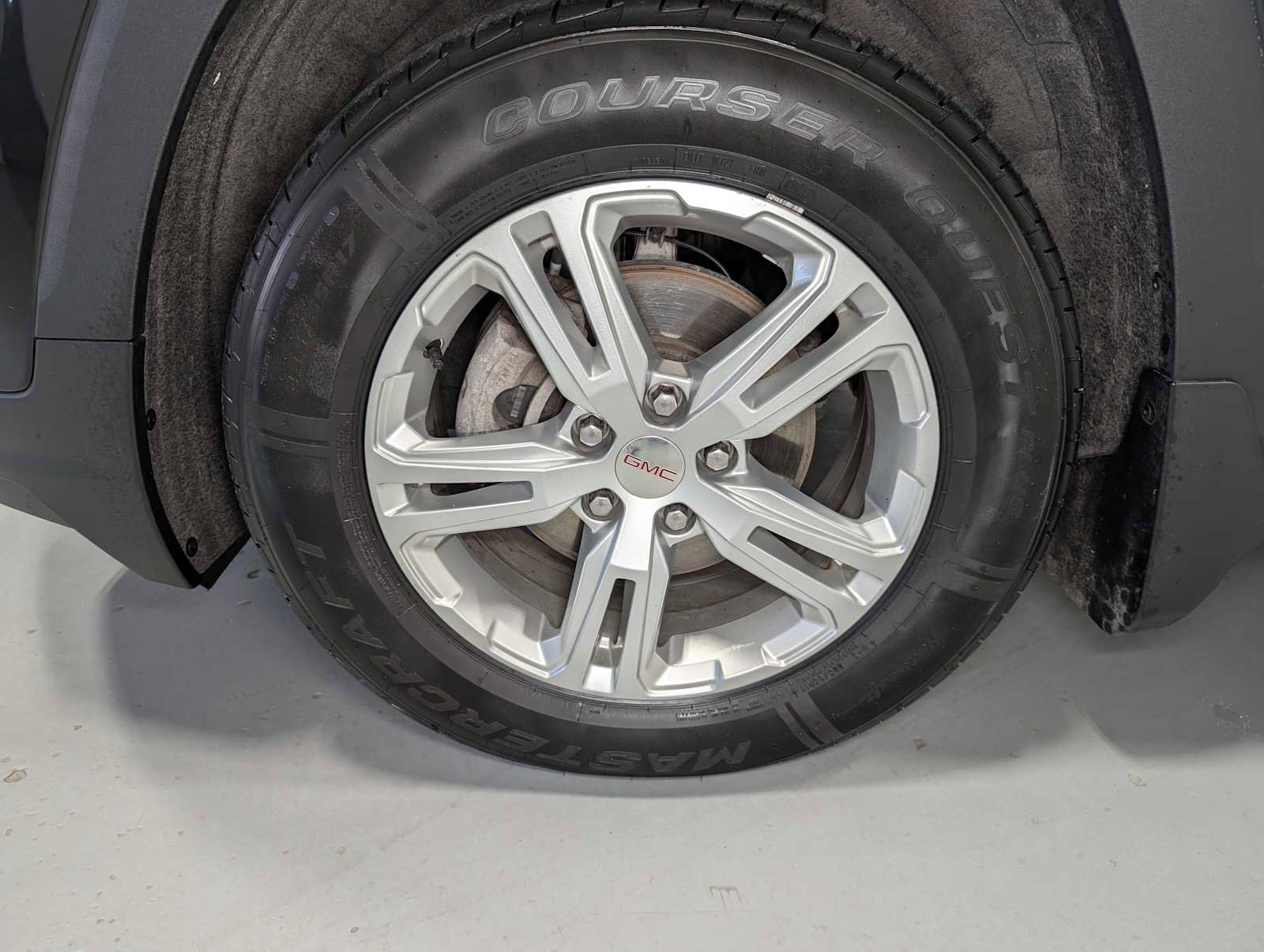 Used 2022 GMC Terrain SLE w/ Driver Convenience Package image 3