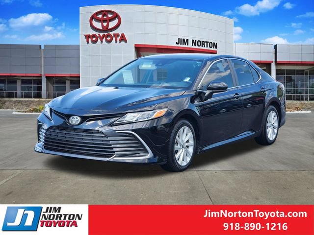 Used 2021 Toyota Camry LE FWD image 3