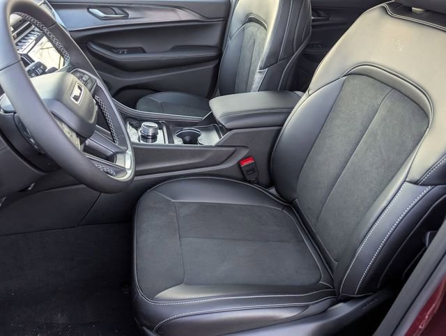 New 2025 Jeep Grand Cherokee Laredo image 9