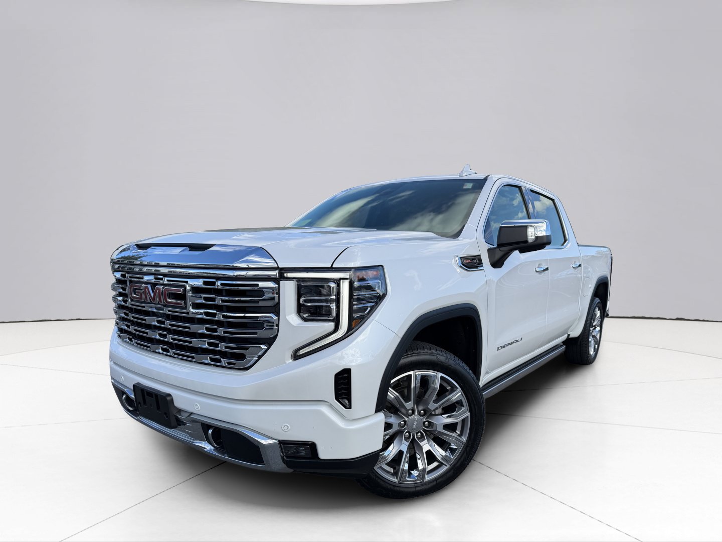 Used 2024 GMC Sierra 1500 Denali w/ Denali Reserve Package AWD/4WD image 1