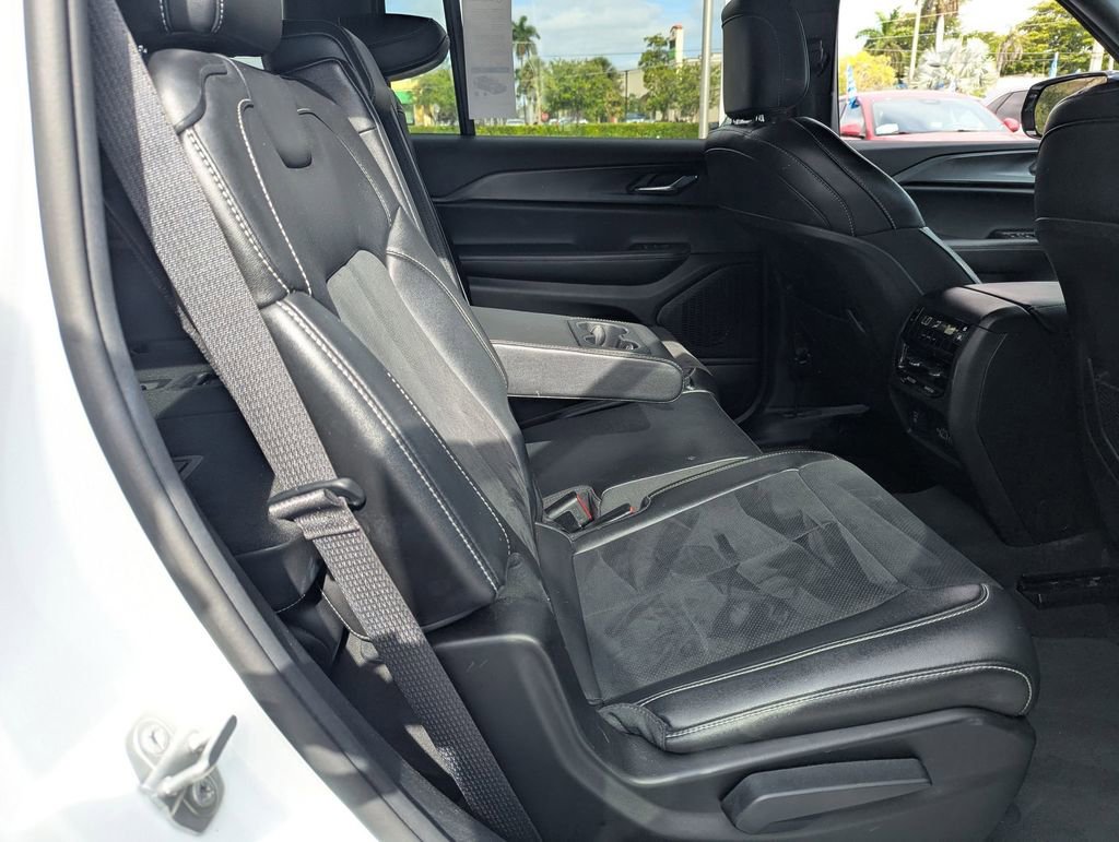Used 2024 Jeep Grand Cherokee L Laredo AWD/4WD image 27
