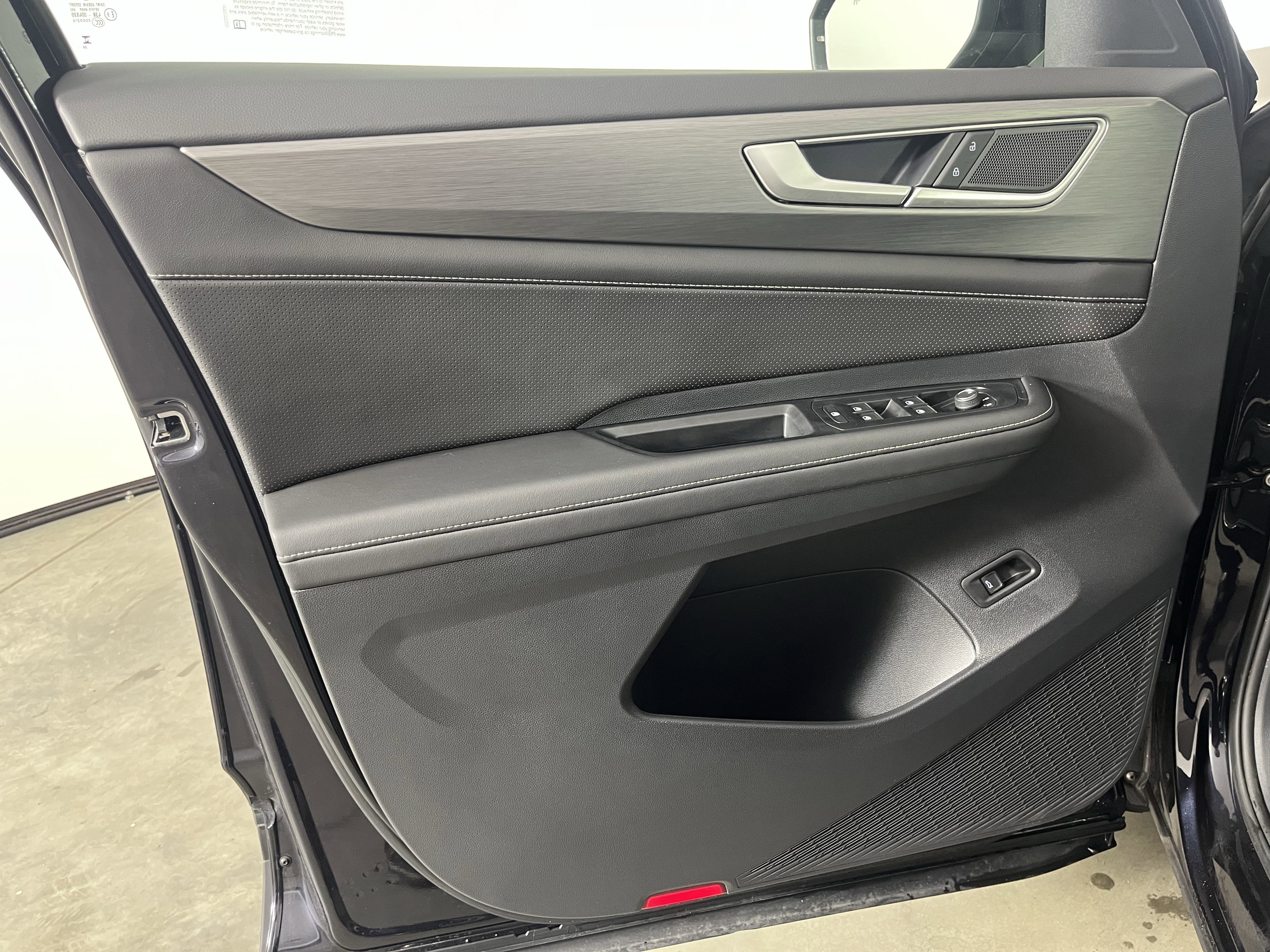 Used 2025 Volkswagen Atlas Cross Sport SE image 17