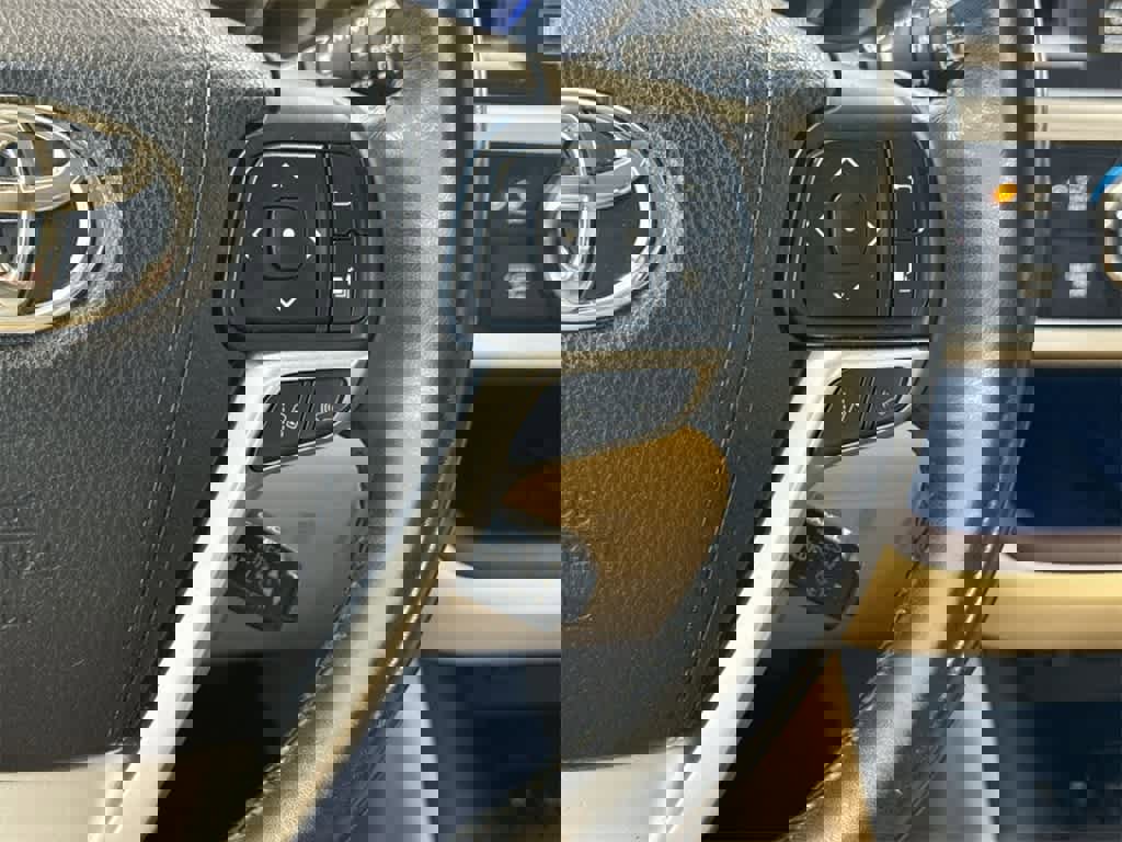 Used 2018 Toyota Highlander Limited image 27