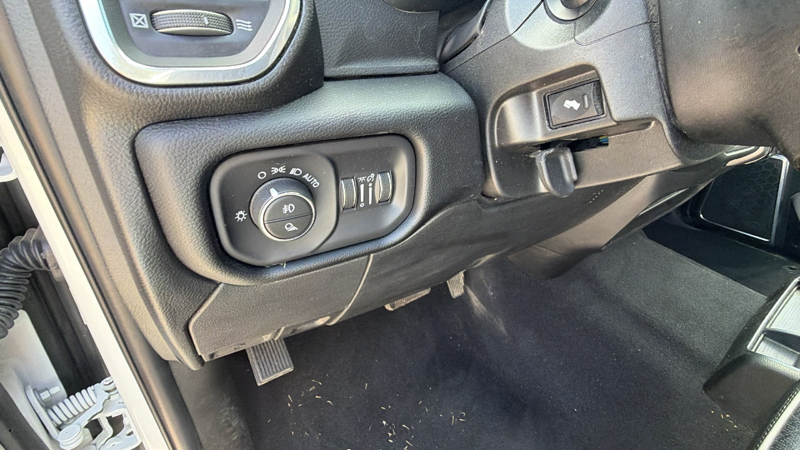 Used 2026 RAM 2500 Laramie AWD/4WD image 24