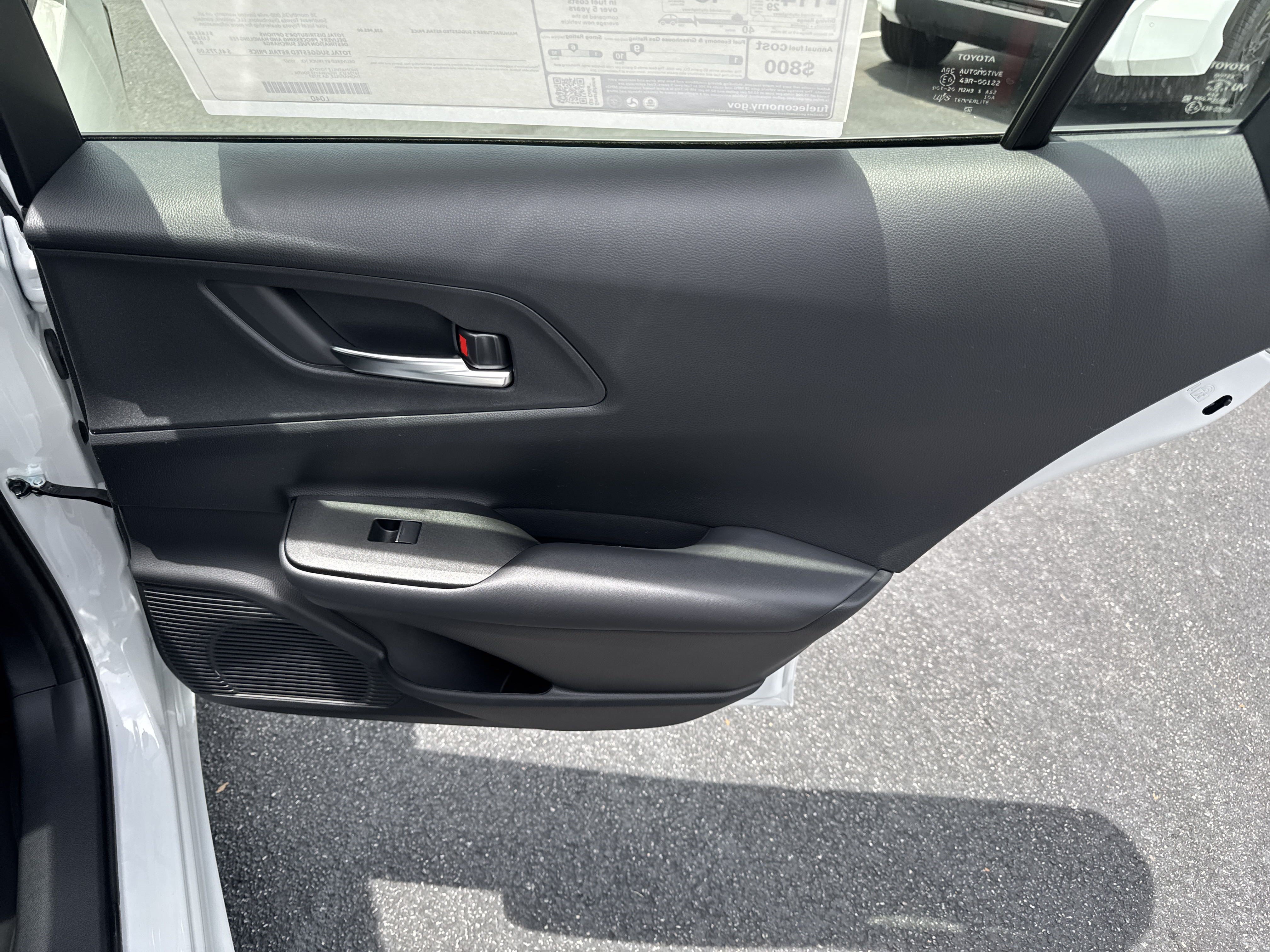 New 2025 Toyota Prius Plug-In Hybrid FWD image 33