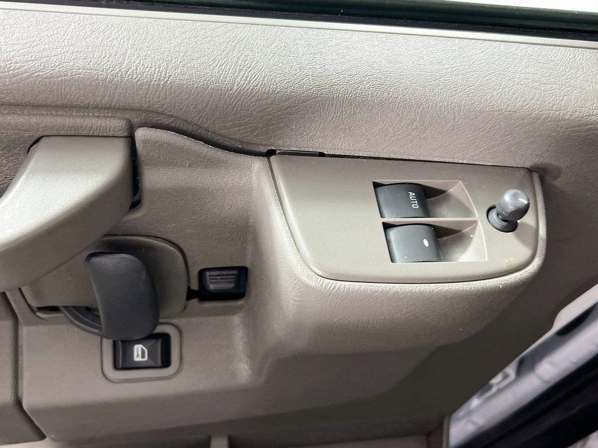 Used 2024 Chevrolet Express 2500 w/ Driver Convenience Package image 15