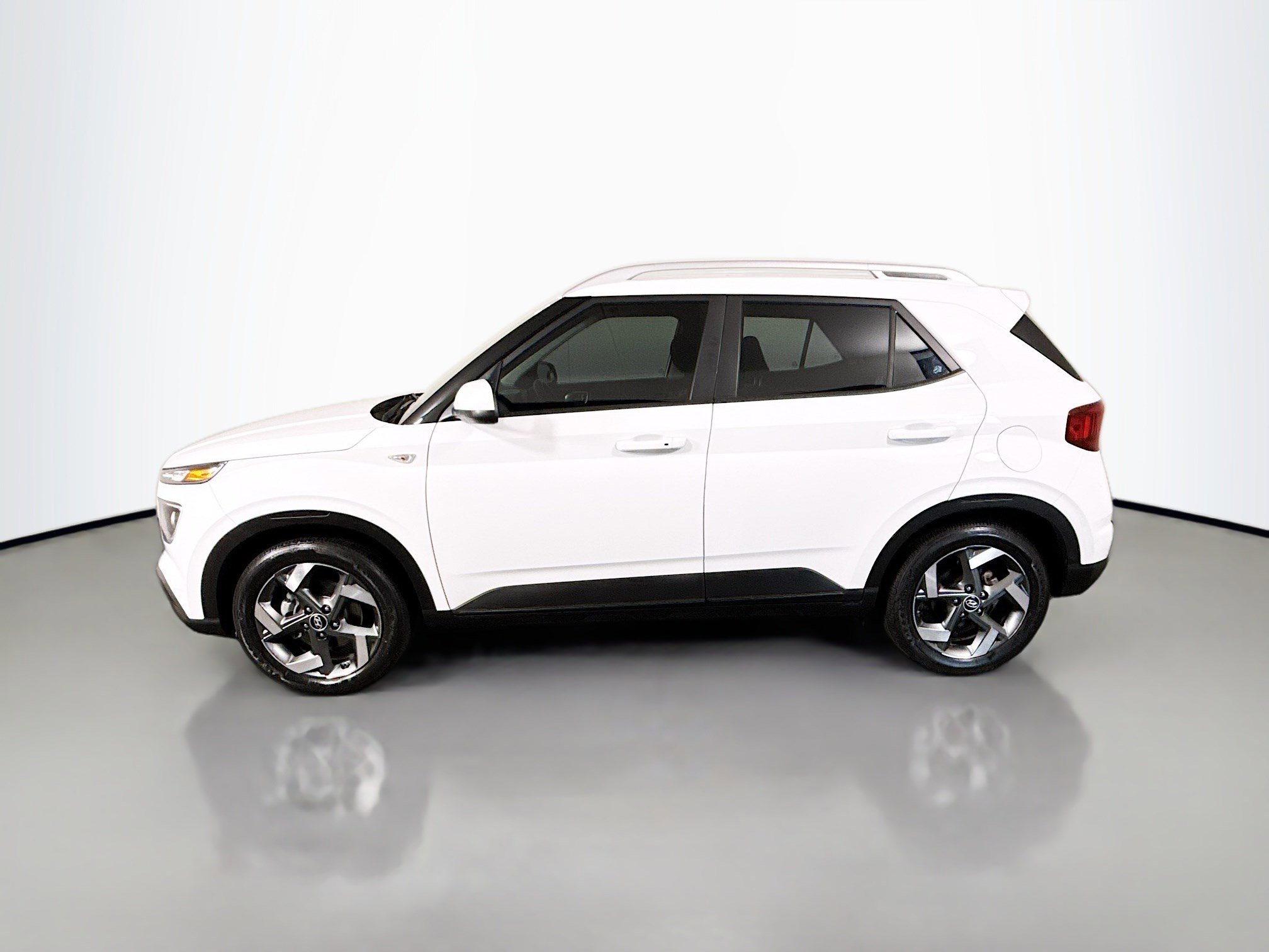 Used 2020 Hyundai Venue SEL w/ Convenience + Premium Package image 6