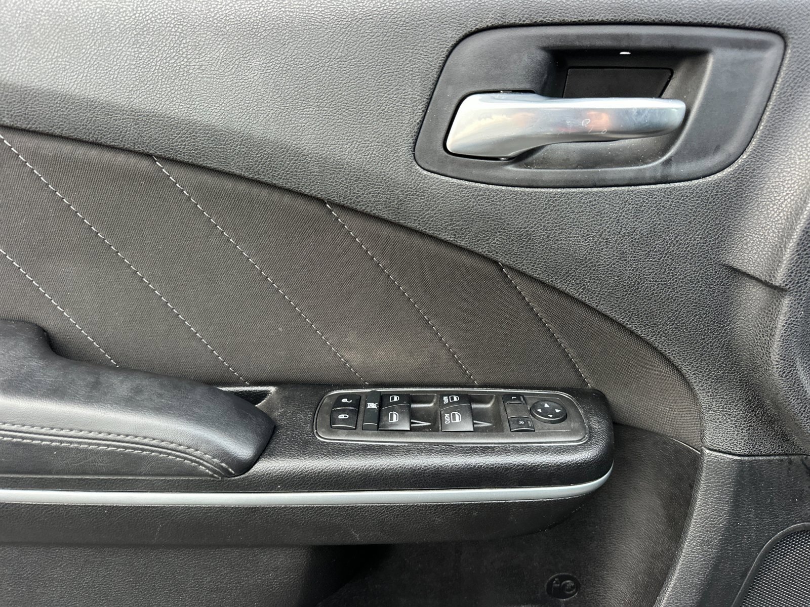 Used 2022 Dodge Charger SXT image 11