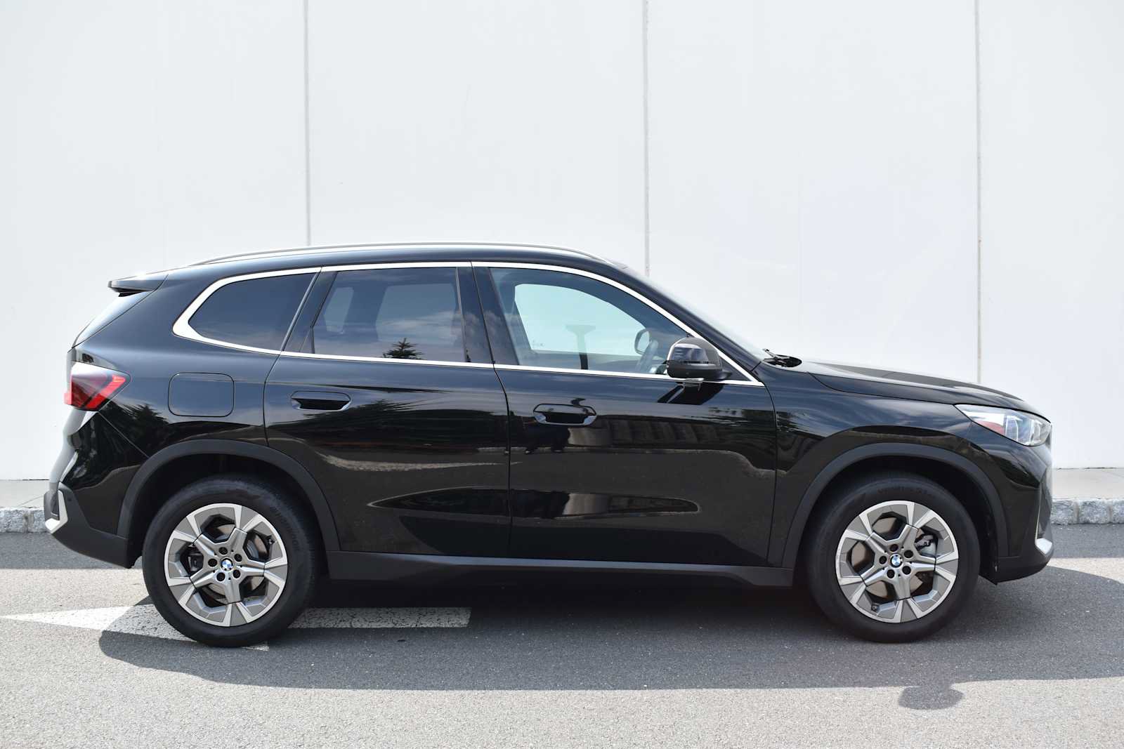 Used 2023 BMW X1 xDrive28i w/ Premium Package AWD/4WD image 4