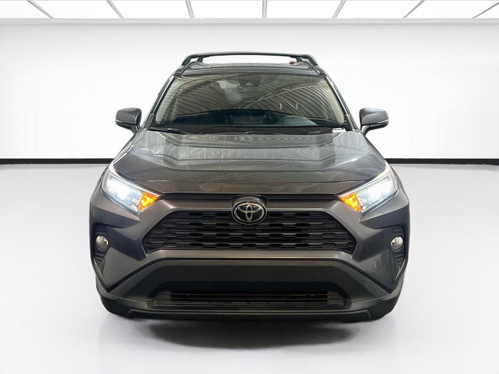Used 2021 Toyota RAV4 XLE w/ Carpet Mat Package (TMS) FWD image 2