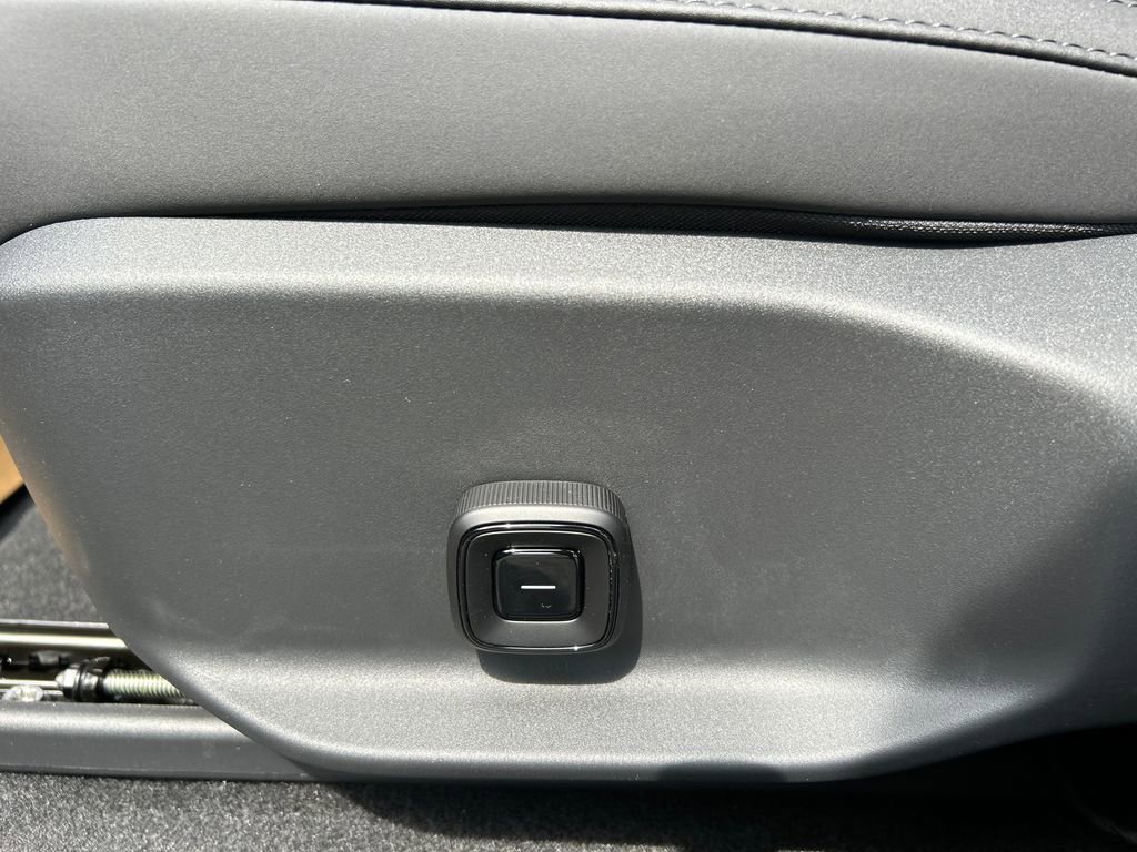 New 2026 Volvo EX30 Plus w/ Protection Package Premier image 11