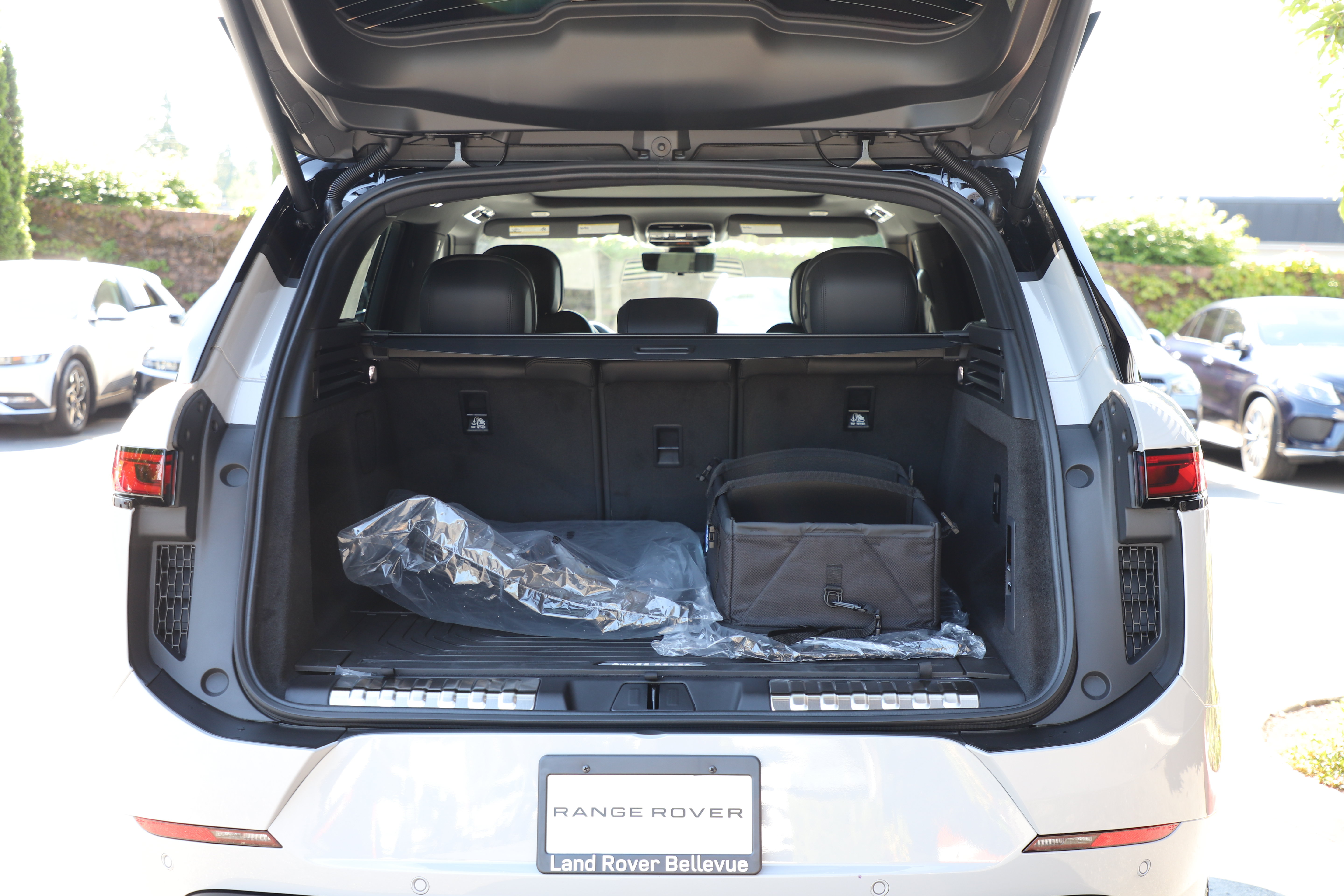 New 2026 Land Rover Range Rover Sport Dynamic SE AWD/4WD image 16