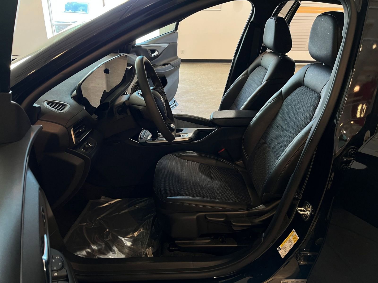 Used 2025 Buick Envista Preferred image 25