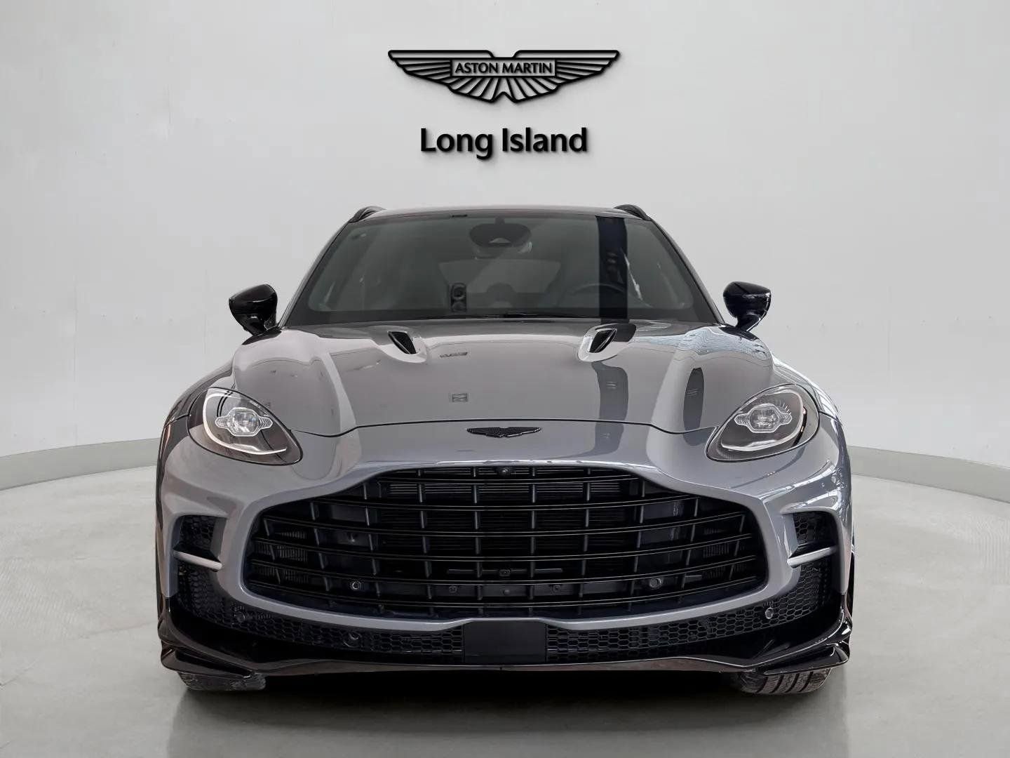 Used 2025 Aston Martin DBX 707 image 2