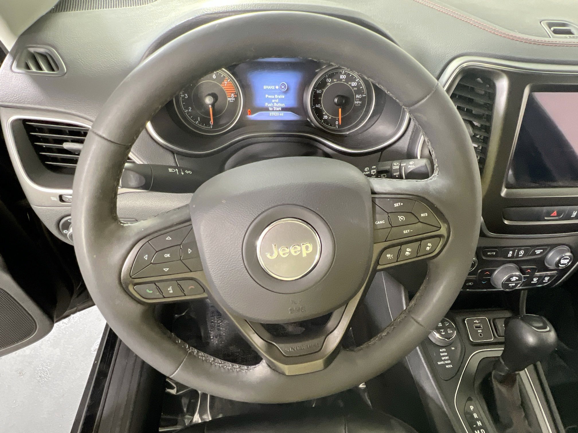 Used 2022 Jeep Cherokee Trailhawk w/ Technology Group B AWD/4WD image 11