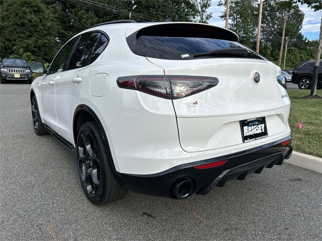 Used 2024 Alfa Romeo Stelvio Veloce image 6