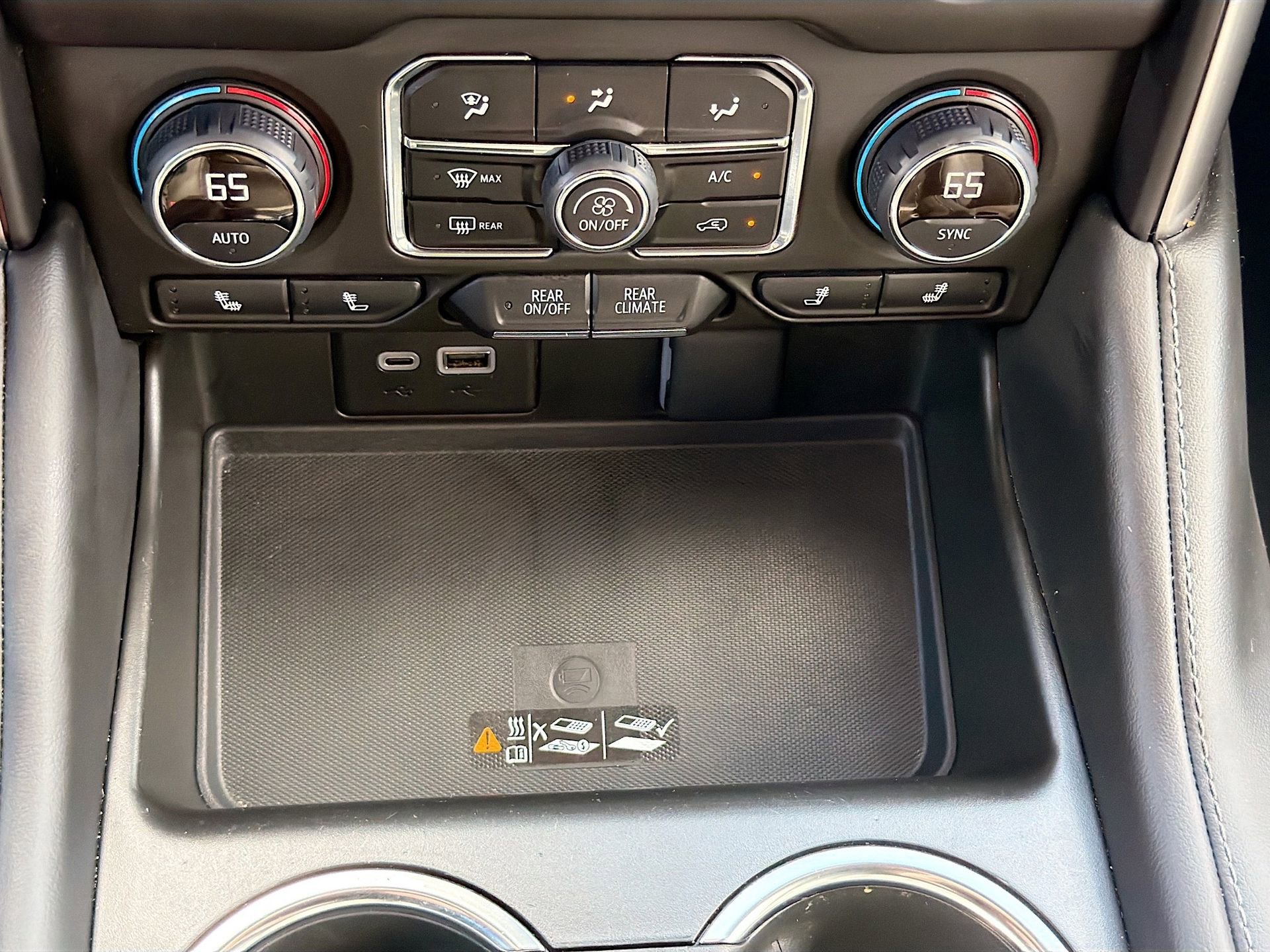 Used 2024 Chevrolet Suburban Z71 w/ Luxury Package image 34