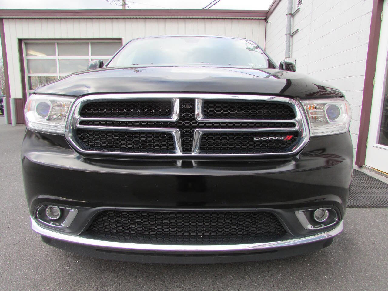 Used 2019 Dodge Durango SXT image 2
