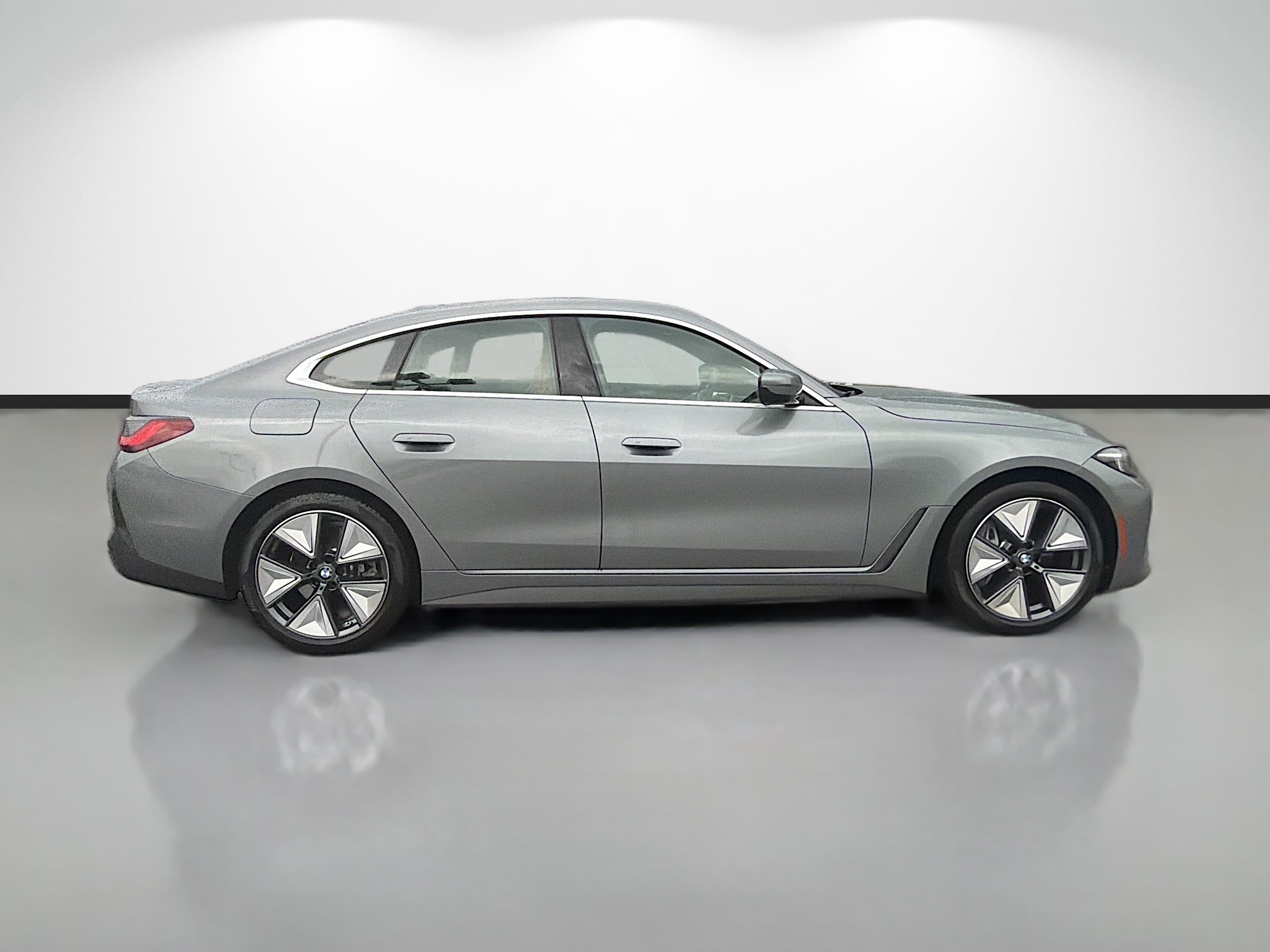 Used 2025 BMW i4 eDrive40 RWD image 2