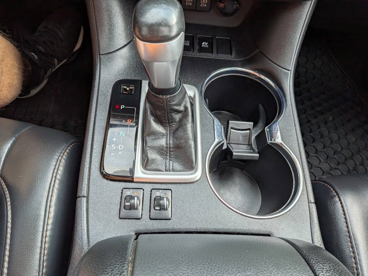 Used 2019 Toyota Highlander XLE AWD/4WD image 15