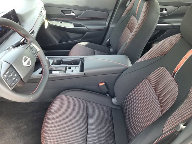 New 2026 Nissan Sentra SR FWD image 13