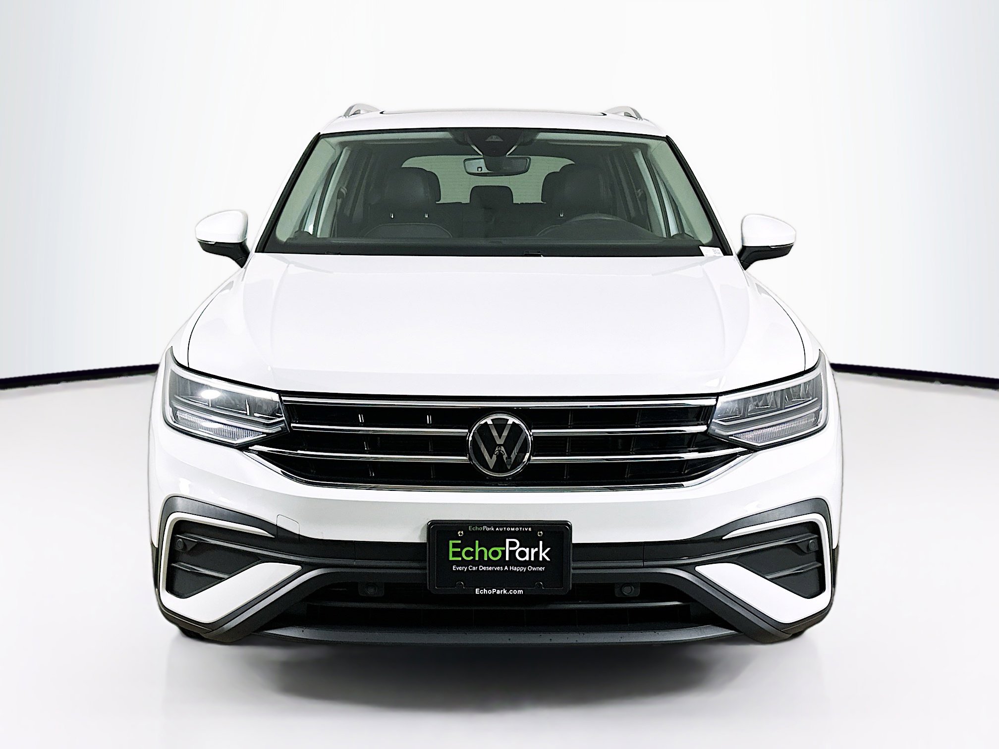 Used 2022 Volkswagen Tiguan SE image 2