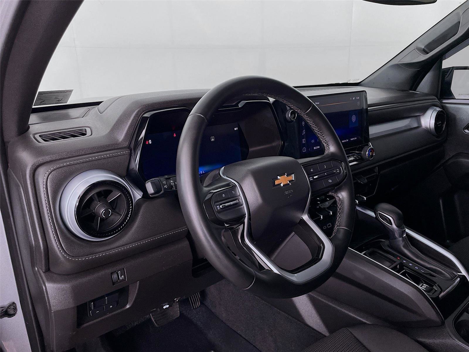 Used 2024 Chevrolet Colorado LT w/ LT Convenience Package image 12