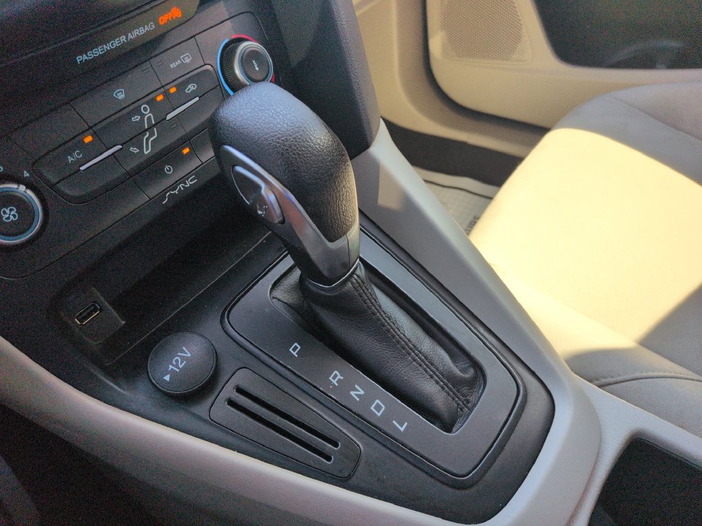 Used 2018 Ford Focus SE w/ SE Appearance Package FWD image 25