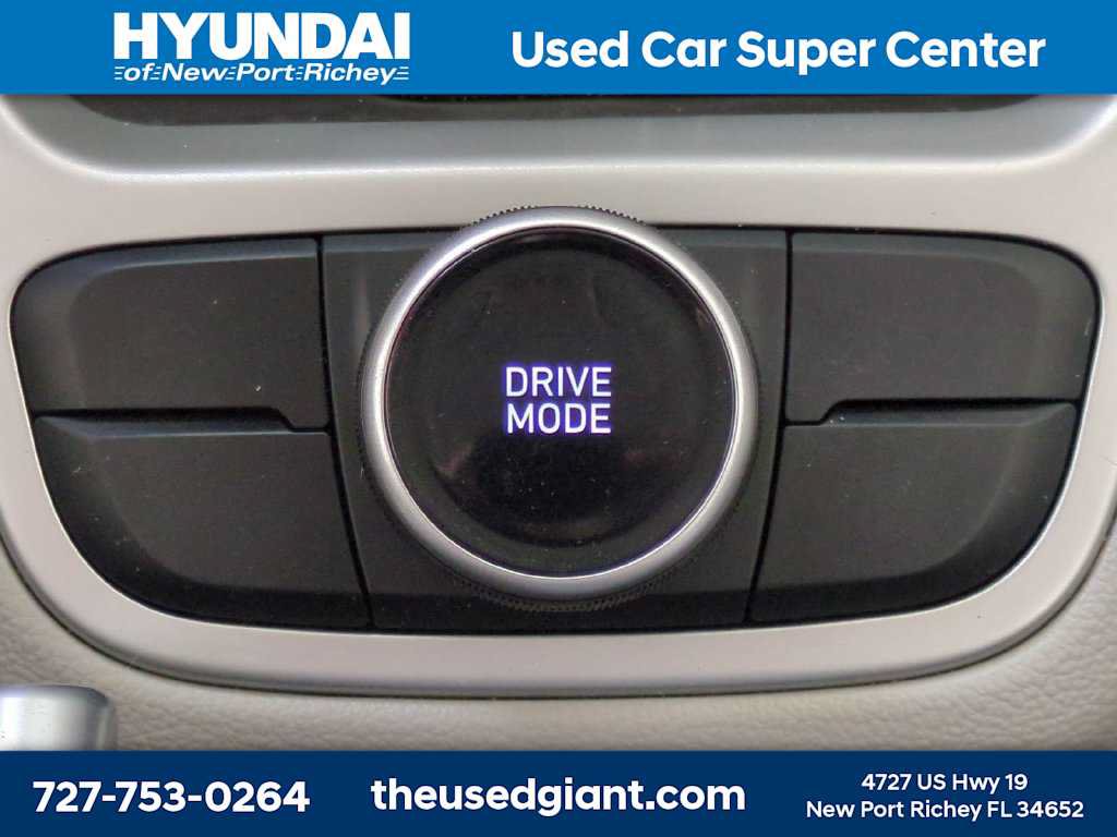Certified 2024 Hyundai Venue SEL FWD image 24