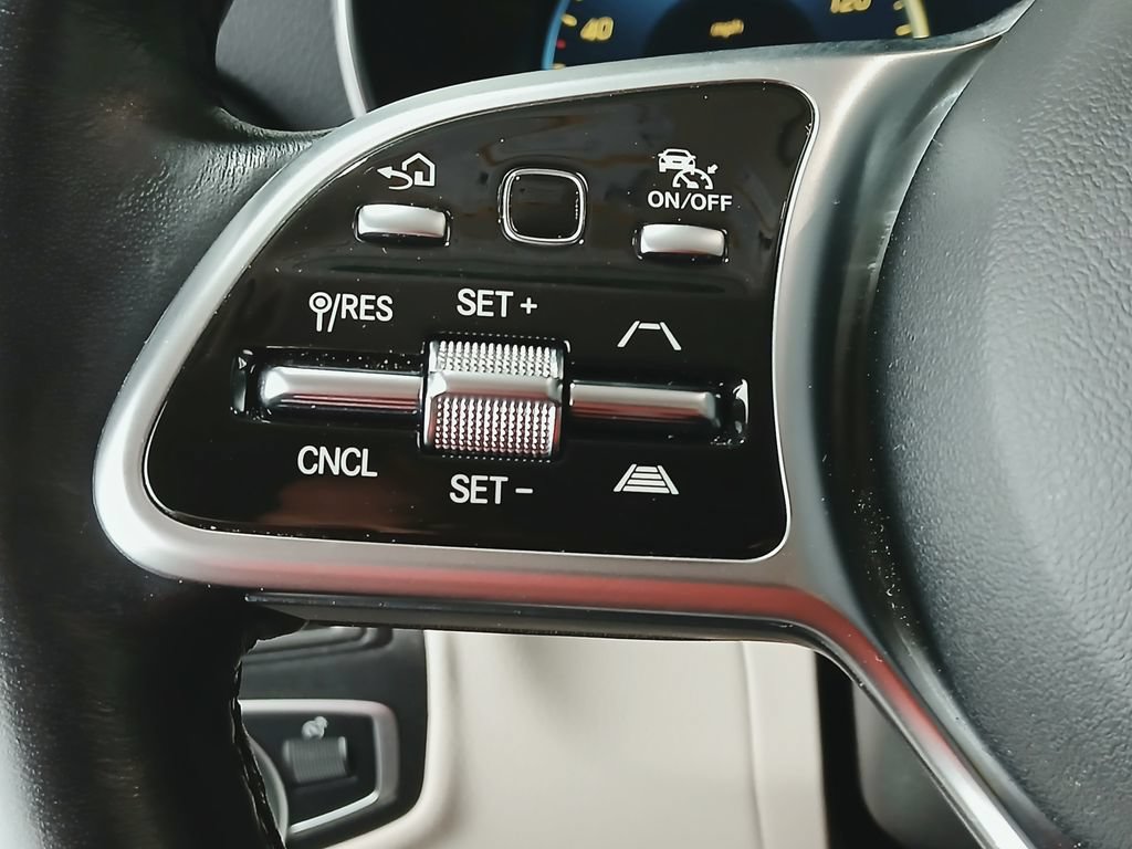 Used 2022 Mercedes-Benz GLC 300 4MATIC image 27