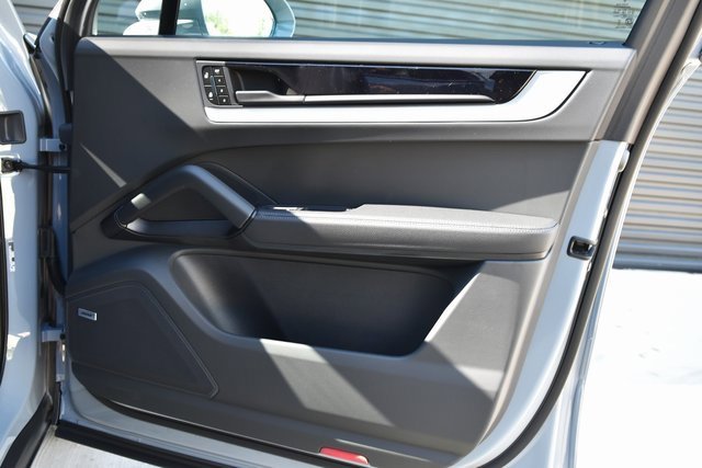 Certified 2025 Porsche Cayenne image 26