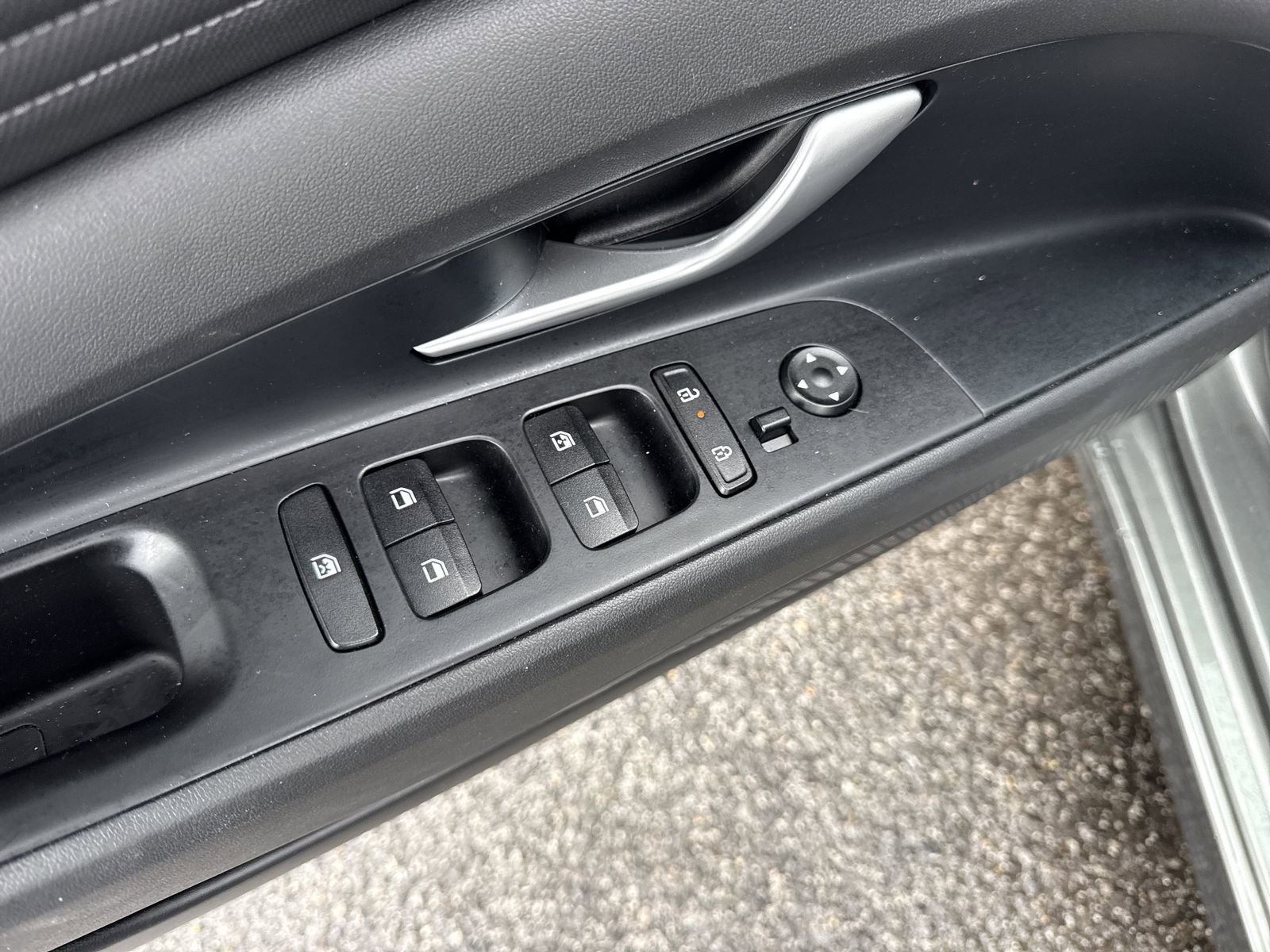 Used 2025 Hyundai Elantra SEL image 15