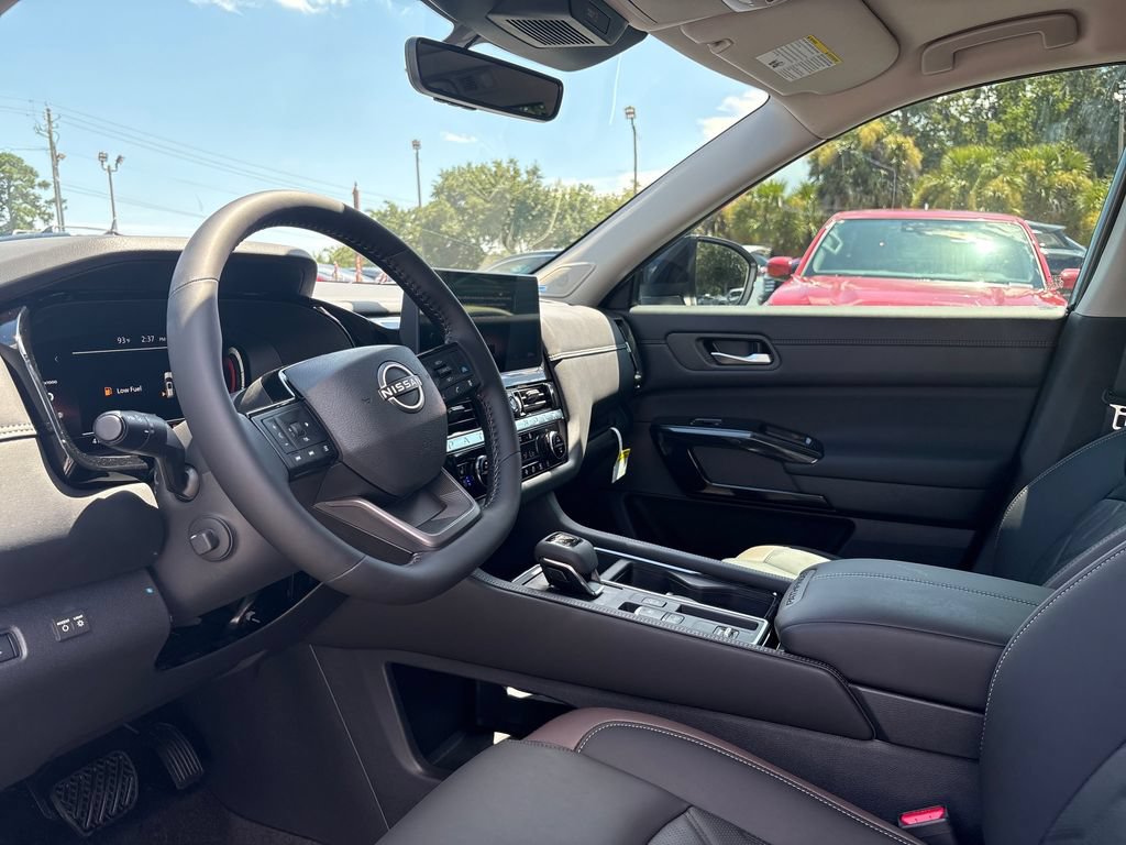 New 2026 Nissan Pathfinder Platinum w/ Accent Package FWD image 5