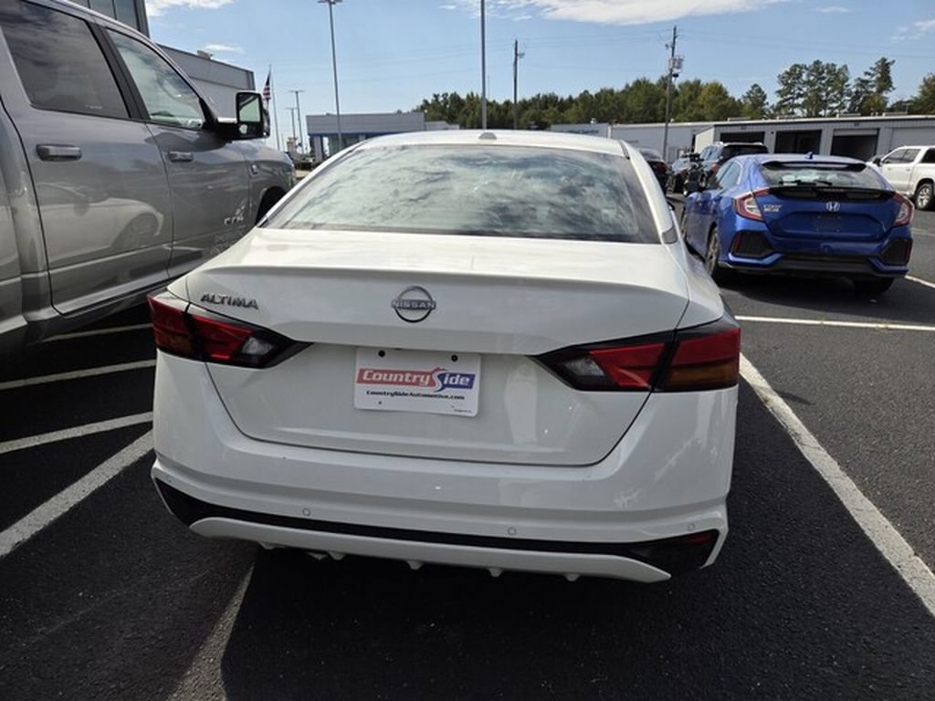 Used 2025 Nissan Altima 2.5 SV FWD image 8