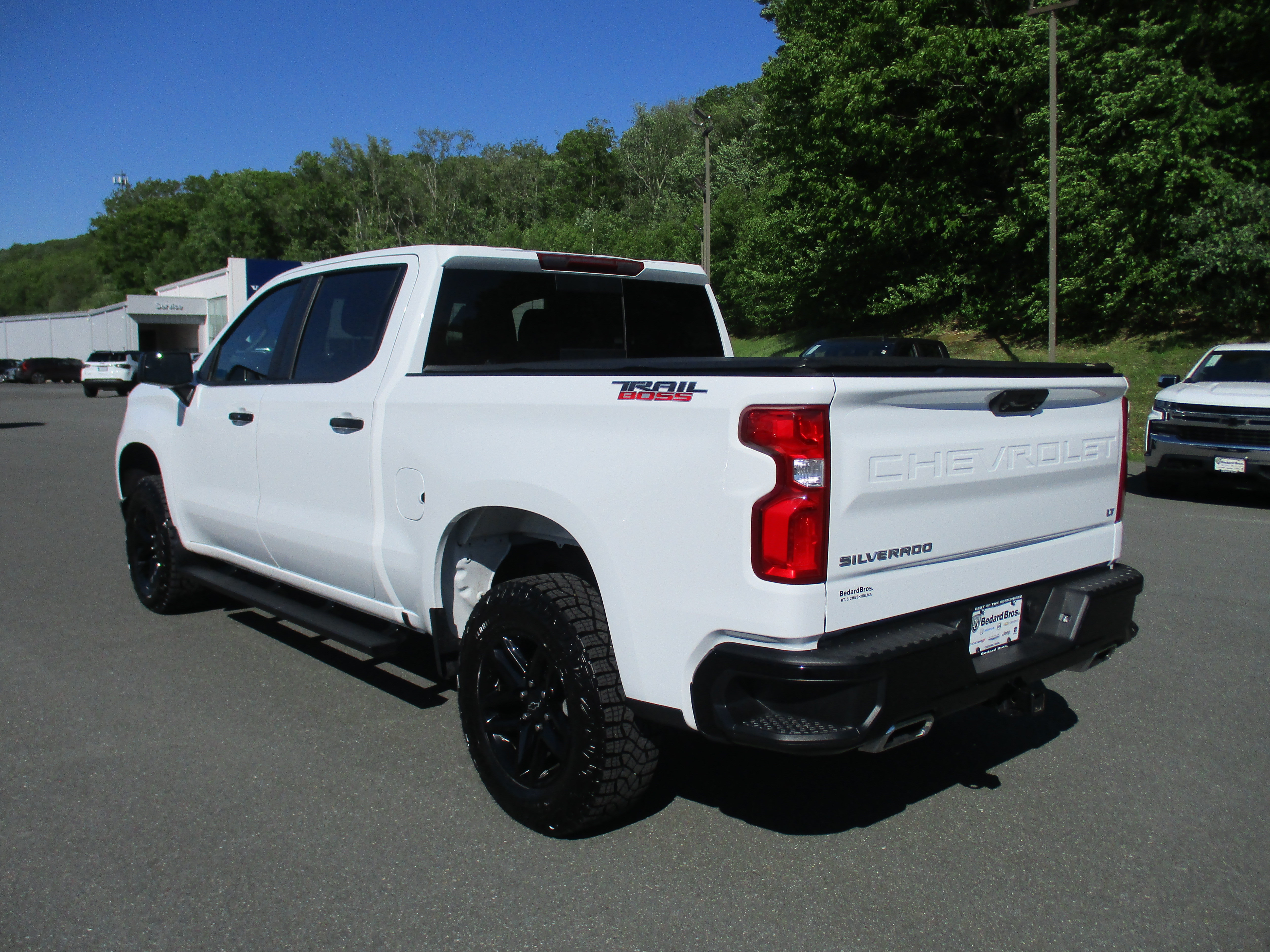 Used 2025 Chevrolet Silverado 1500 LT Trail Boss w/ Convenience Package II AWD/4WD image 7
